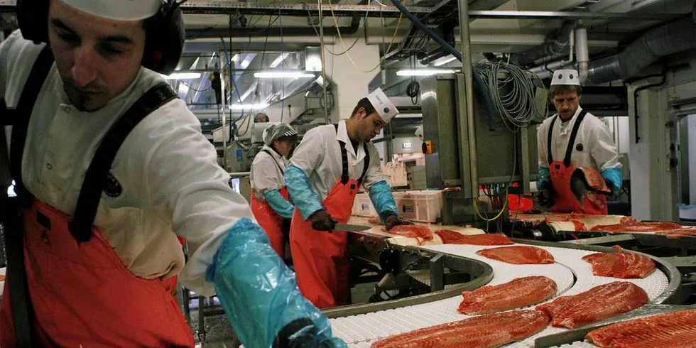 INGEN FRYKT: Lakseanalytiker frykter ikke storpoduksjon av laks som følge av mange søknader til utviklingstillatelser. Her fra Fossen AS på Valestrandsfossen på Osterøy i Hordaland