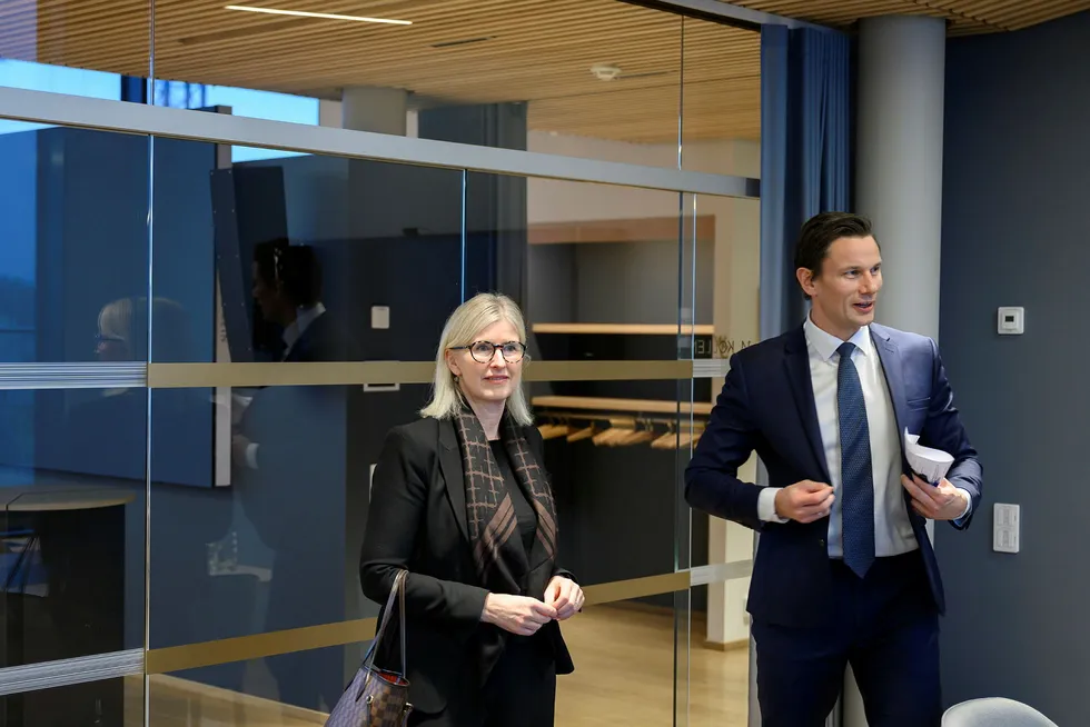 Wikborg Rein-partnerne Elisabeth Roscher og Geir Sviggum leder granskningen av islandske Samherji.