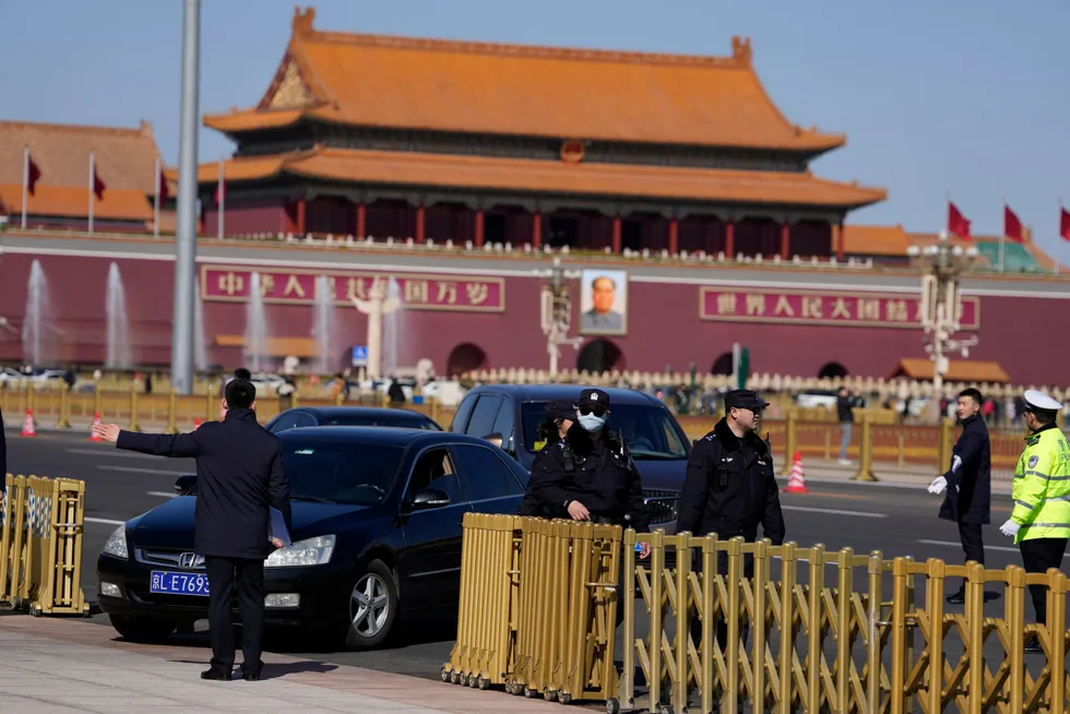 Folkekongressen i Kina vil vedta regjeringens økonomiske politikk. Detaljene kommer i løpet av uken. Her fra Folkets store hall ved Den himmelske freds plass i Beijing på søndag.