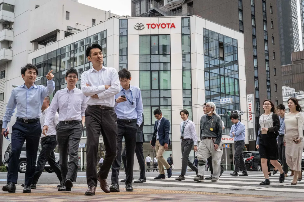 Det er høy etterspørsel etter hybridmodeller i USA. Toyota og Honda tar markedsandeler og forbereder seg på å legge frem rekordresultater for regnskapsåret som ble avsluttet den 31. mars. Toyotas børsverdi ble doblet i det avvikende regnskapsåret.