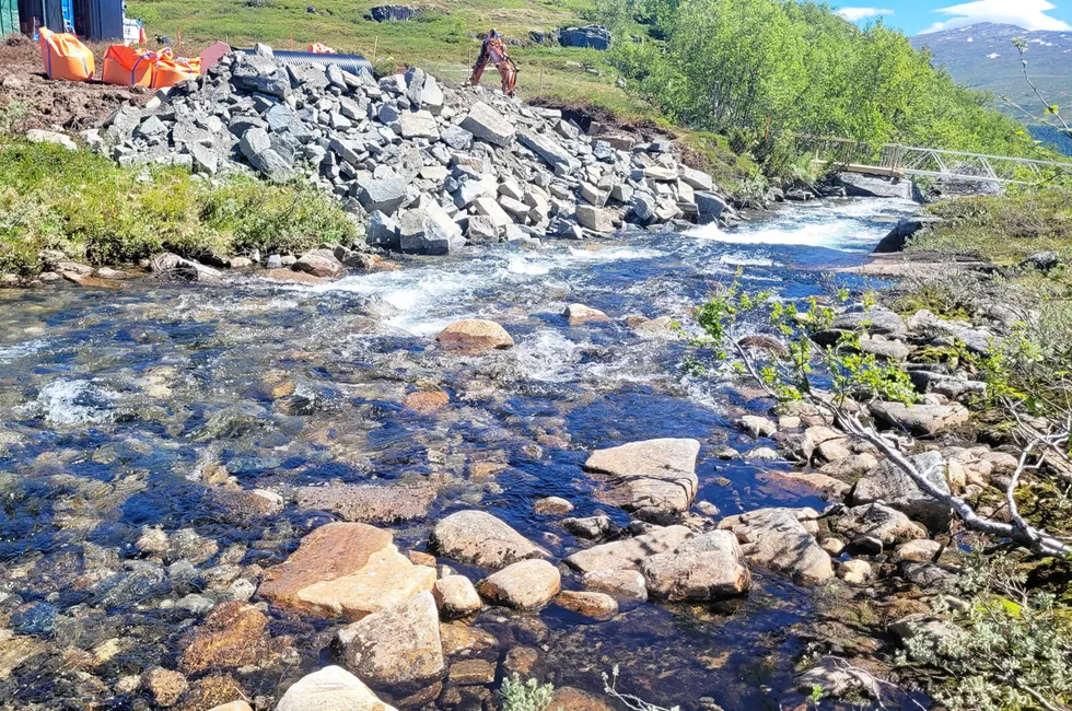 Bilde av inntaksområdet til Småvoll kraftverk. Her hadde altså den nye boremaskinen gjennomslag.