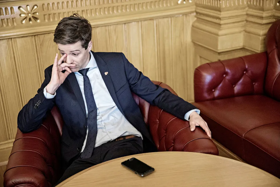 Knut Arild Hareide og KrFs partiledelse råder de gjenværende fylkene om å velge delegater som også gjenspeiler mindretallet. Men delegatfordelingen til landsmøtet gjenspeiler ikke den reelle KrF-tyngden bak. Det gjør at flere i de tunge KrF-fylkene ønsker at flertallet skal gi flere delegater.