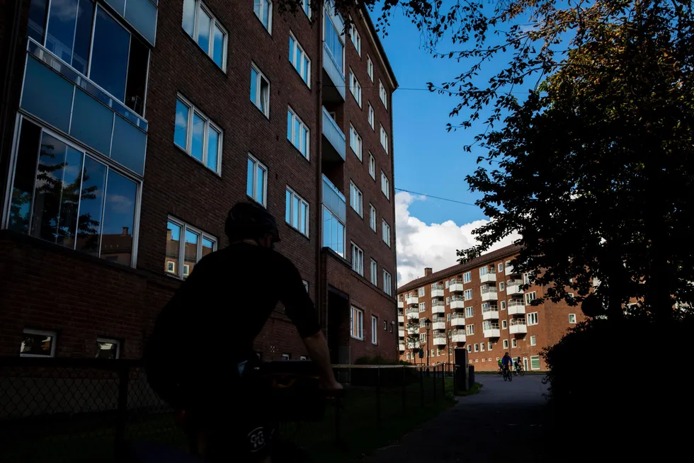 Vi har nå fått et skattesystem hvor beskatningen mellom eiendom og andre finansielle investeringer som aksjer har gått fra den ene til den andre grøften, skriver innleggsforfatterne.