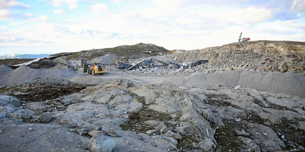 Arbeidet ved Øyfjellet vindpark er startet, men reinbeitedistriktet Jillen-Njaarke ber Oslo tingrett om midlertidig forføyning.