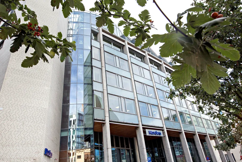 Norge må ikke sitte på gjerdet. Hvitvaskingsskandalene må følges opp langs flere akser: Kripos må etterforske klagen mot Nordea, som del av en større europeisk innsats mot hvitvasking. Norske myndigheter bør vedta en lov, basert på Magnitskij-sanksjonene, som hindrer at Norge blir en frihavn for kriminelle og skitne penger.
