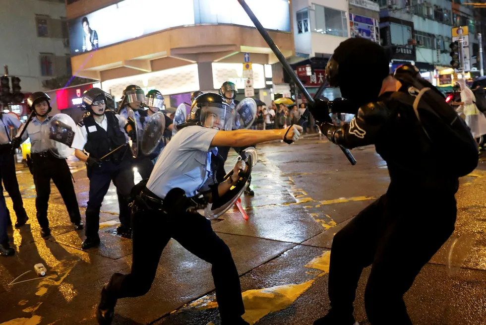 Jeg har vanskelig for å se for meg at demonstrasjonene i Hongkong (bildet) skal resultere i noe annet enn enten en fullstendig lammelse av Hongkong som samfunn eller en militær invasjon på linje med det som skjedde på Den himmelske freds plass for 30 år siden.