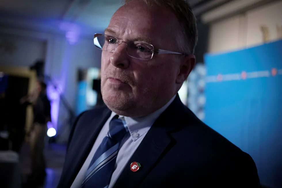 Fiskeriminister Per Sandberg sier norsk hvalfangst er lovlig. Foto: Linda Næsfeldt