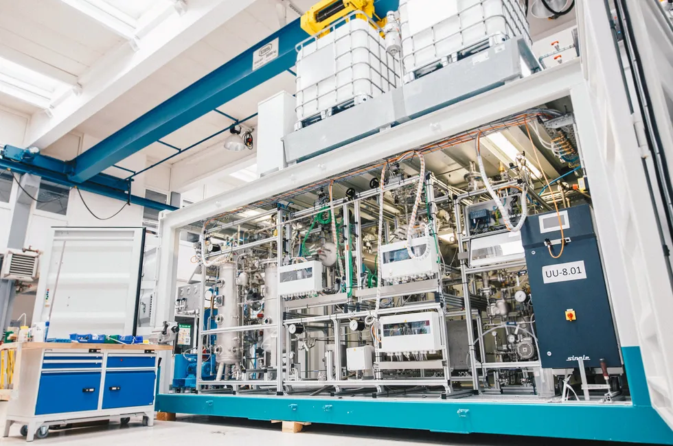 Hydrogenious' ReleaseBOX, which extracts the hydrogen from the liquid organic hydrogen carrier.