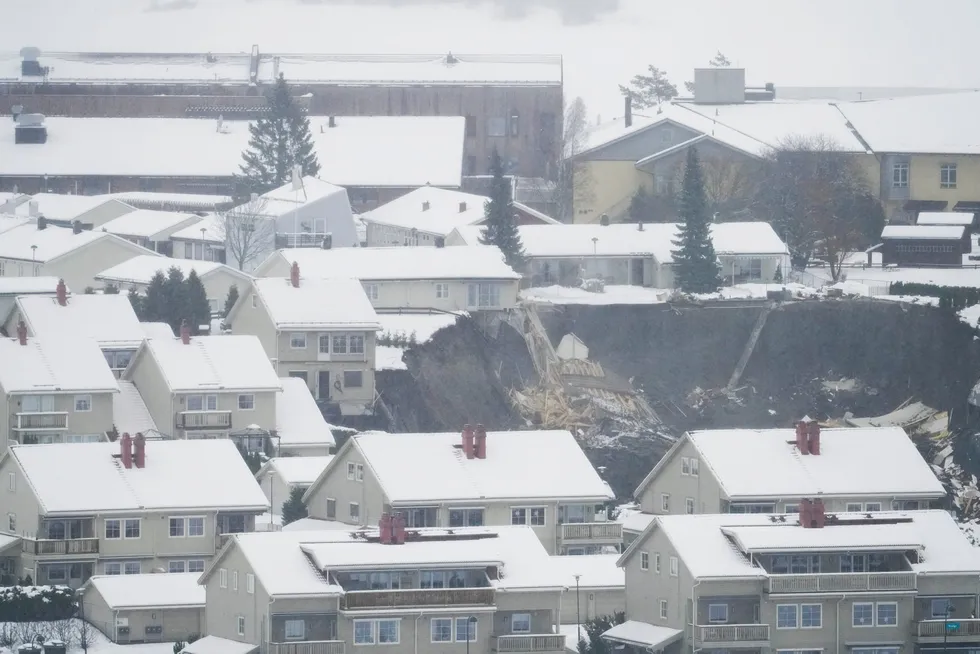 Norges energi- og vassdragsdirektorat (NVE) fremmet innsigelse mot utbygging i nærheten av skredområdet i Gjerdrum i 2014. Området er av både NVE og Norges Geotekniske Institutt (NGI) blitt karakterisert som svært risikofylt.