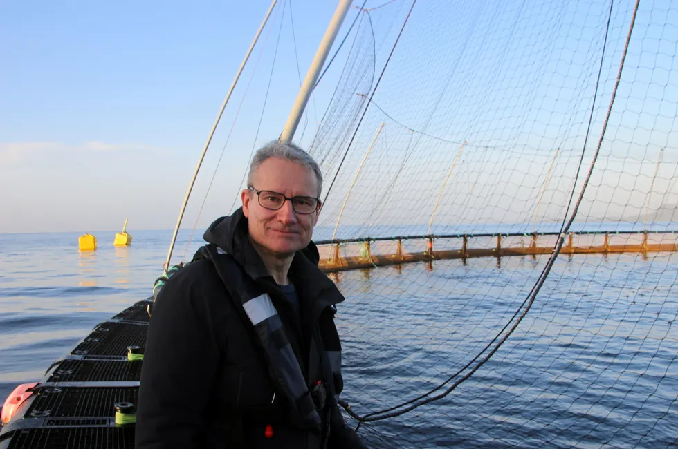 Olve Grotle, fiskeripolitisk talsperson i Høyre. Her ved på en av lokalitetene til Bolaks i Bjørnafjorden.