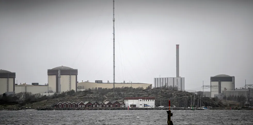 Den svenske atomreaktoren Ringhals 4 ble stengt i 9-tiden mandag. Reaktoren har vært i kommersiell drift siden 1. januar 1975.