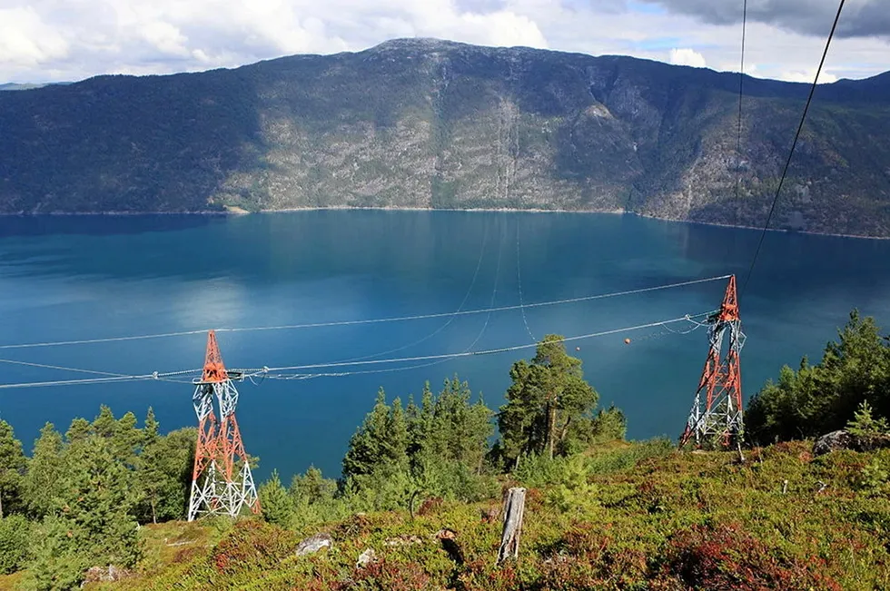 Den eksisterende linjen mellom Sogndal og Aurland skal erstattes av en ny.