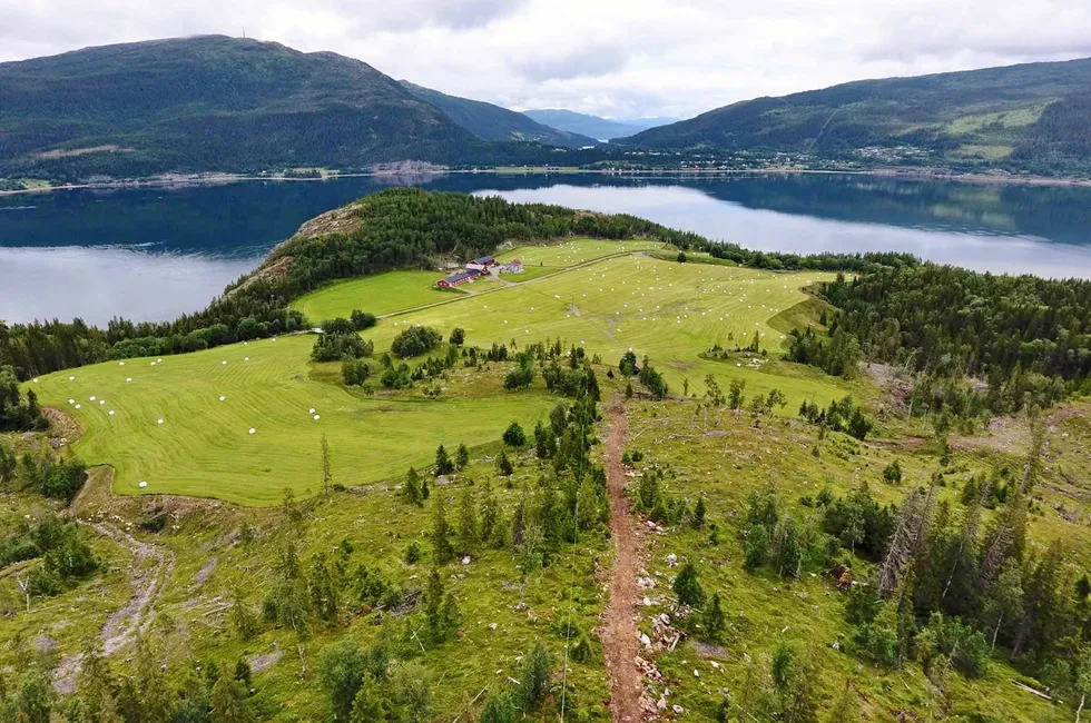 Stridens kjerne, jordbruksarealet ytterst på Mula.