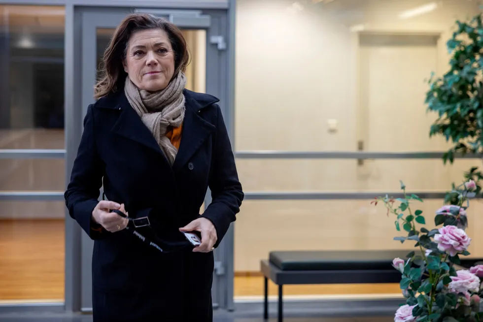 Kristin Skogen Lund er ferdig som toppsjef i Schibsted, men blir værende i stillingen frem til en erstatter er på plass.