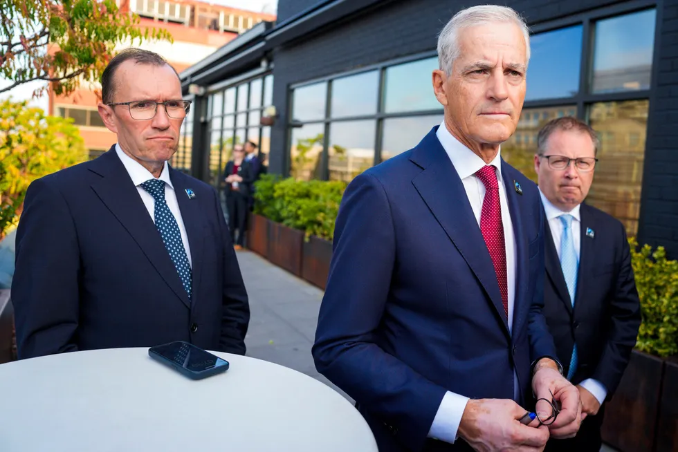 Statsminister Jonas Gahr Støre, utenriksminister Espen Barth Eide og forsvarsminister Bjørn Arild Gram har fått pålegg om å utarbeide en nasjonal sikkerhetsstrategi.