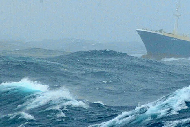 Storm langs kysten i nord.