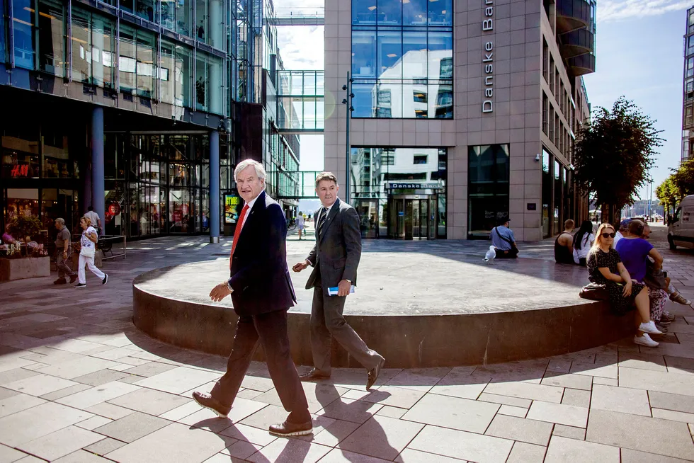 Bjørn Kjos (fra venstre) varslet torsdag at han går av som toppsjef og har allerede overlatt roret til Geir Karlsen – som er visekonsernsjef og finansdirektør. Kjos ville egentlig gå av for ett år siden, men planene ble utsatt i ett år.