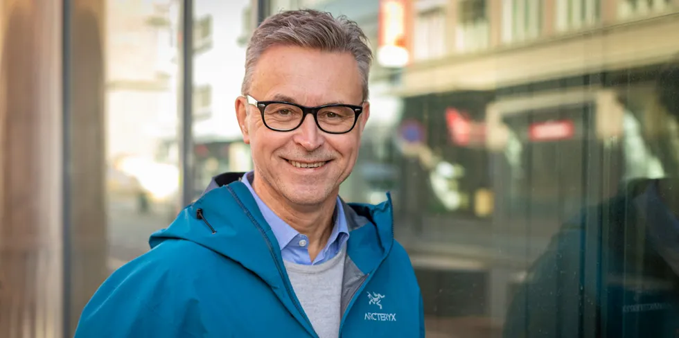 Etter halvannet år ved departementer i Oslo, må Odd Emil Ingebrigtsen finne seg en ny jobb. Han utelukker ikke at han finner den i kraftbransjen.