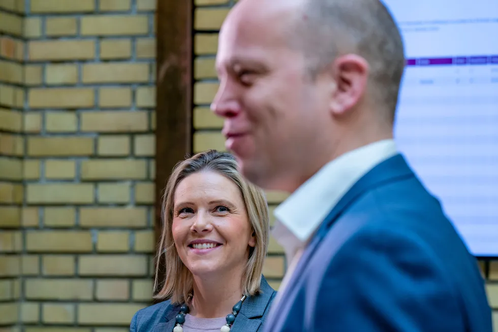 Sylvi Listhaug (Frp), Trygve Slagsvold Vedum (Sp) og de andre partilederne får en oppskrift på hvordan de kan ruste bedriftene og handelsbalansen for en fremtid med mindre oljeinntekter.