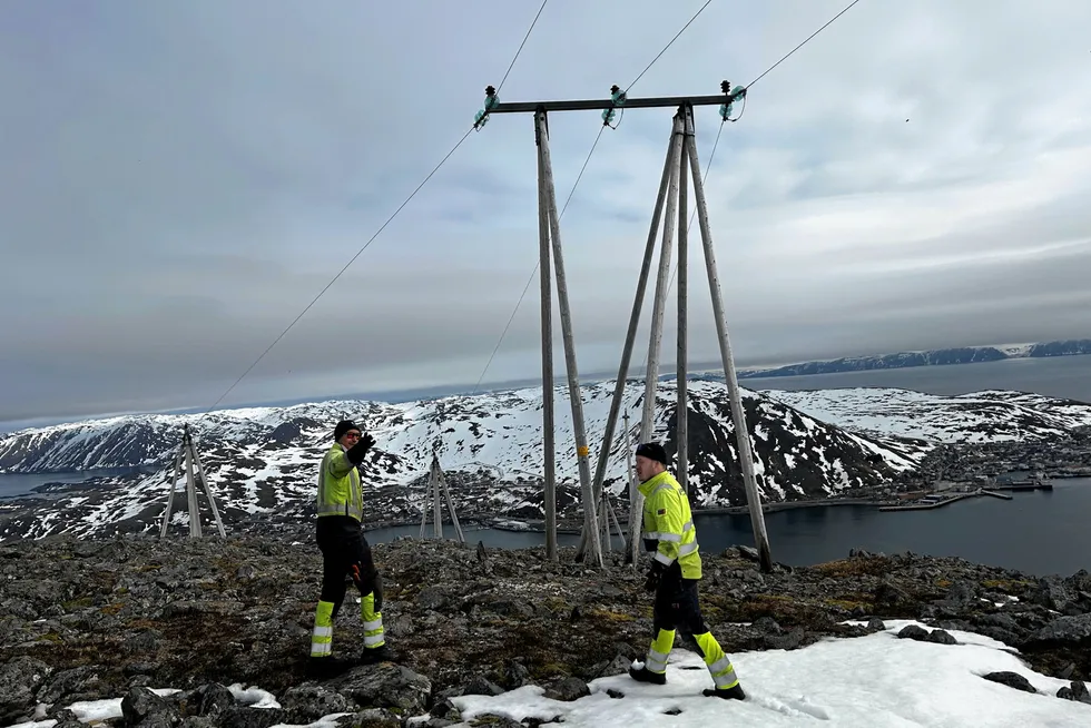 Her er montørene fra Area Nett på fjellet.