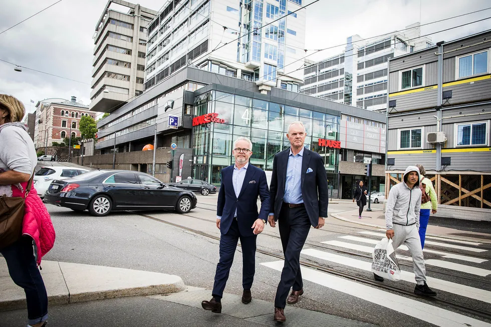 House of Oslo skal rives og bygges opp igjen i ny drakt. Truls Nergaard leder for Eiendom i Storebrand Kapitalforvaltning (til Høyre) og Gunnar Bøyum, administrerende direktør Aspelin Ramm. Foto: Gunnar Blöndal