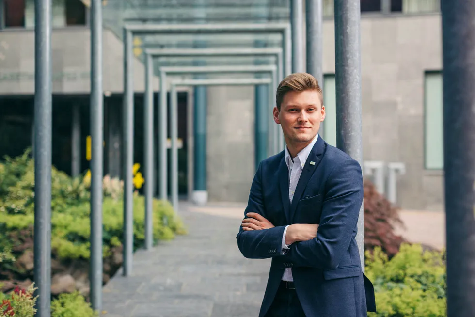 Mats Beldo (24) fra Alta ble tidligere i år valgt som Norsk studentorganisasjons (NSO) yngste leder. I årets stortingsvalgkamp skal han presse politikere til å love flere studentboliger og mer i studiestøtte. Foto: Johannes Worsøe Berg