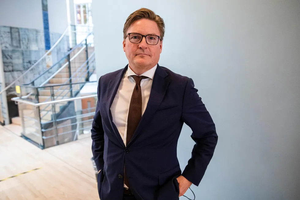 Varner-konsernets toppsjef Marius Varner var i en uvant rolle da han inntok vitneboksen i saken mot sine tidligere samarbeidspartnere Pionér. Ifølge Varner har konsernet aldri tidligere møtt leverandører i retten på denne måten.