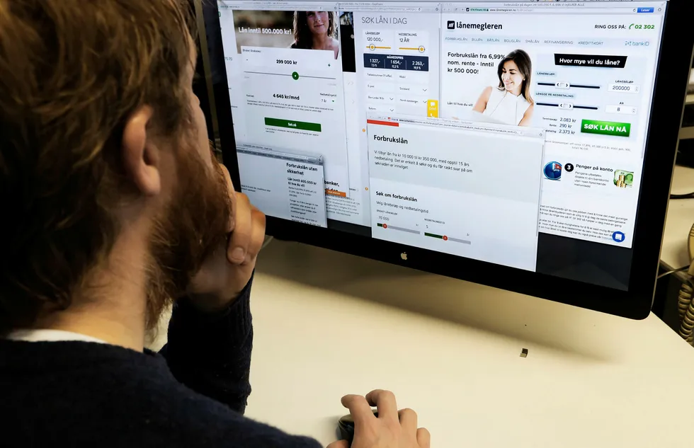 Forbrukslånsbankene venter lavere utlånsvekst etter at Regjeringen innfører gjeldsregister og strengere krav til finansforetakene om markedsføring av forbrukslån.