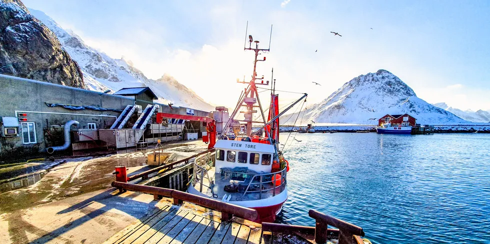 Ramberg Fisk i Flakstad i Lofoten vil i år prioritere leveranser fra lokal flåte og fartøy de har et forhold til.