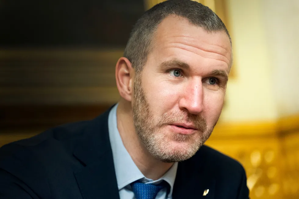 – Jeg stilte til valg til Stortinget fordi jeg ble lei av å sitte foran PC-en og irritere meg over politikerne. Jeg tenkte at jeg kan gjøre jobben bedre selv, sier Marius Arion Nilsen.