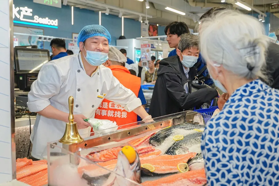 Norsk laks i kjøledisk hos supermarkedkjeden Hema i Shanghai i Kina.