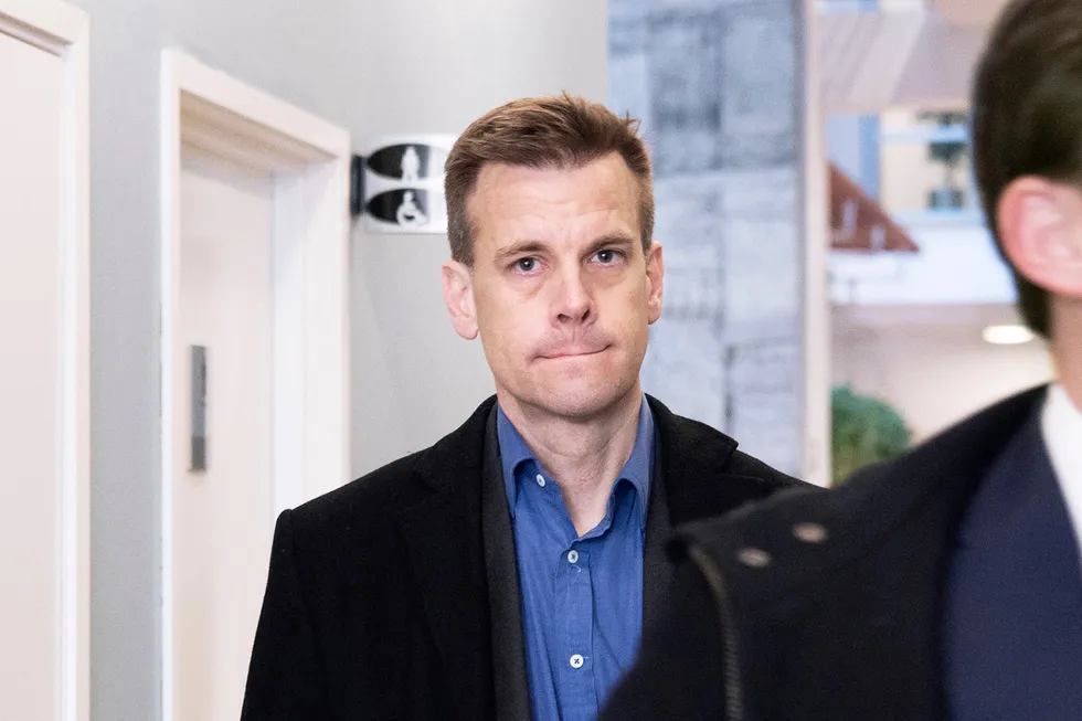 Søksmålet Arne Vigeland frontet mot det tidligere styret i konkursrammede RenoNorden falt i fisk. Nå kjemper investoren for å slippe å betale 12 millioner kroner for å dekke motpartens saksomkostninger.