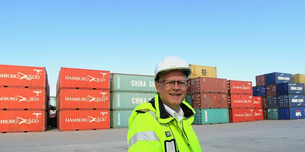 KARMSUND HAVN: Leiv Sverre Leknes, assisterende havnedirektør for Karmsund Havnvarsler vekst og gode fremtidsutsikter.Foto: Kjersti Sandvik