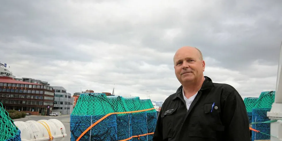FORNØYD: Reder John Olav Økland foran noen av de 6000 teinene om bord på "Prowess". Han er godt fornøyd med fjoråret.