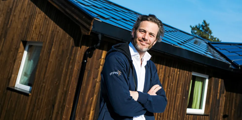 – Det norske markedet er det eneste i Europa som er stillestående, og det minste markedet målt mot innbyggertall. Vi kan sammenlikne oss med vannkraft- og fjellandet Sveits, som produserte 3 TWh solkraft i fjor. Det kunne vi fått til i Norge også, og da kunne vi i mindre grad tappet vannmagasinene våre, sier Anders Thorsheim i Otovo.