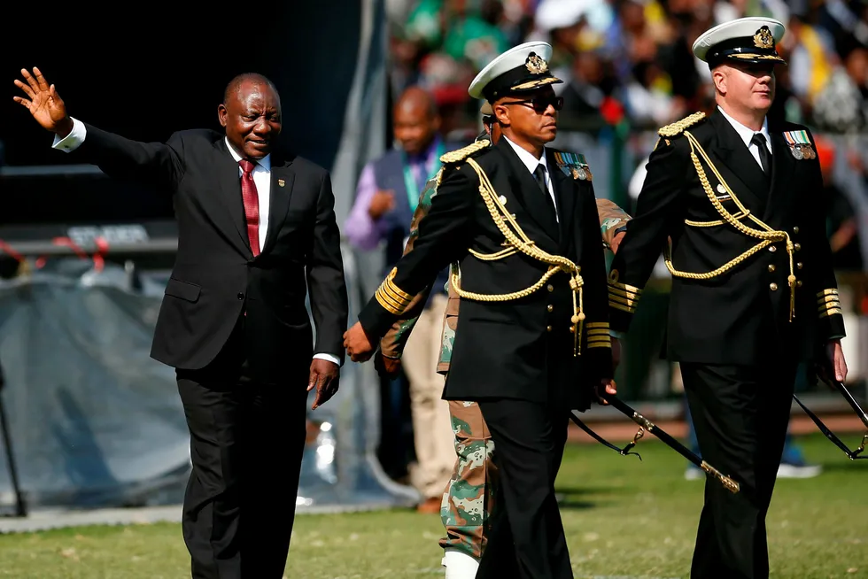 Cyril Ramaphosa tas i ed som president i Sør-Afrika.