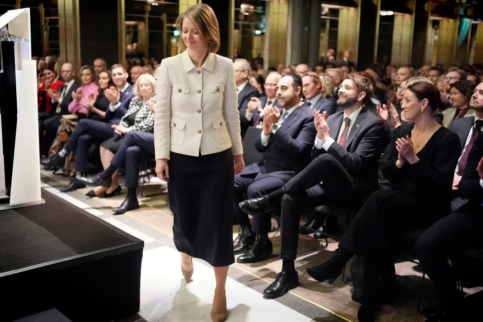 Sentralbanksjef Ida Wolden Bache advarte mot norsk alenegang i årstalen.