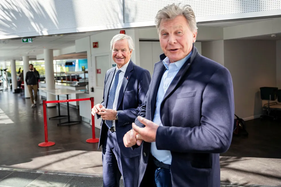 Bjørn Kjos (til venstre) og Bjørn H. Kise på Norwegians hovedkontor etter generalforsamlingen der selskapets redningsplan ble behandlet tidligere i år.