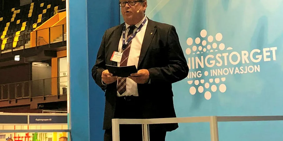 Fiskeriministeren Harald T. Nesvik åpner Forskningstorget på Aqua Nor.