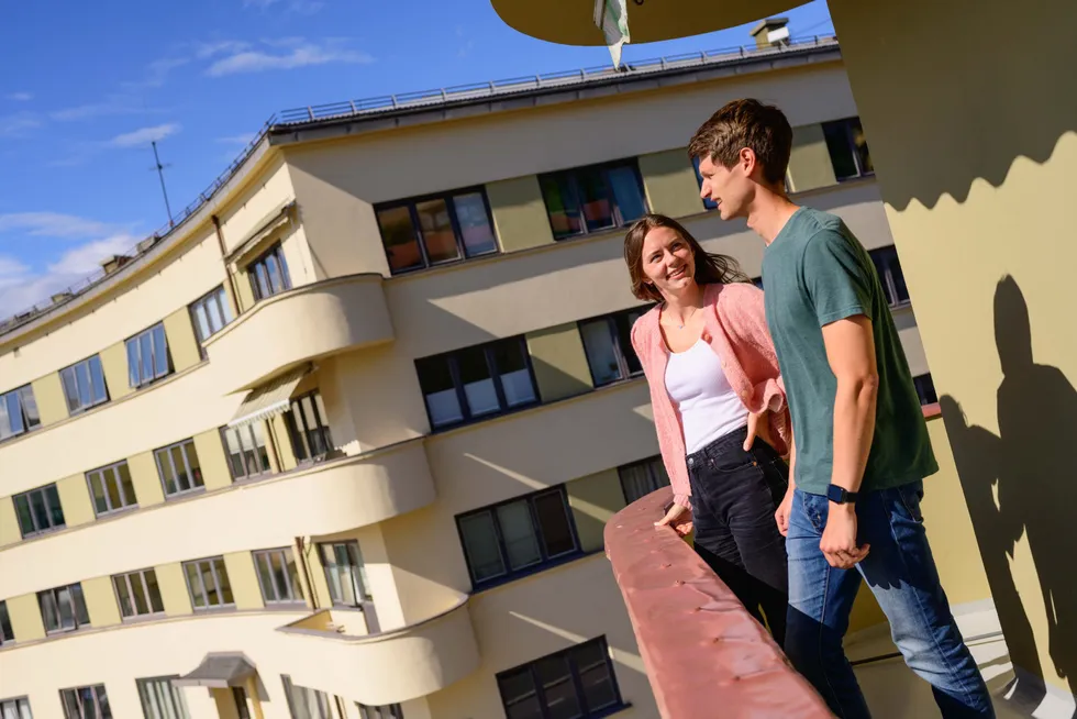 Daniel Johnsen og Annika Willoch Olstad har vært kjærester i halvannet år, og er nå på boligjakt sammen. Denne leiligheten på Bislett falt i smak.