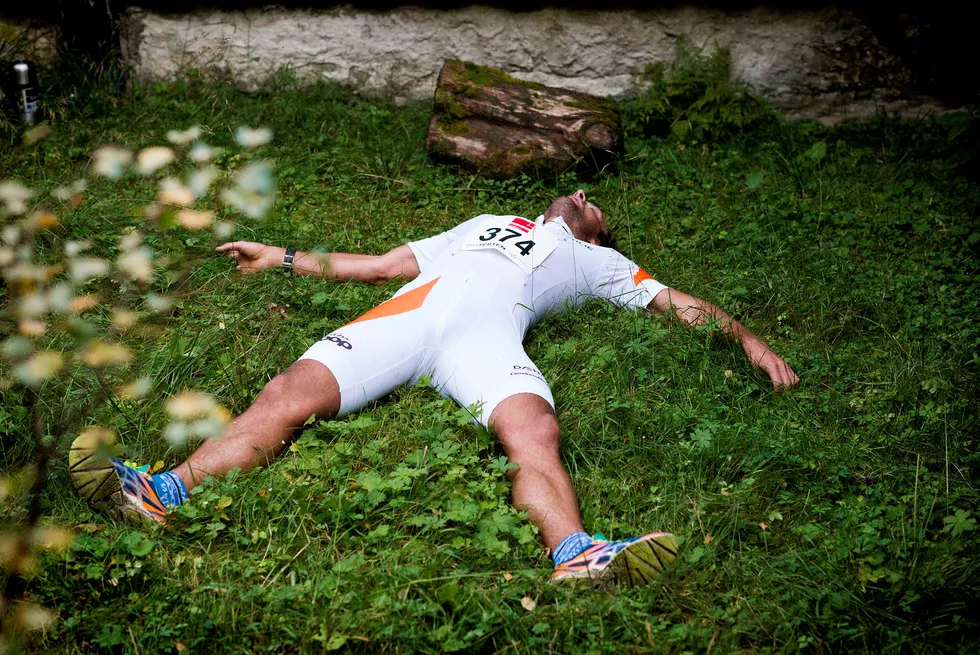 Løper du Bråtesten i Bymarka i Trondheim på under 20 minutter, er du god nok for verdenscupen i langrenn, sies det. Petter Northug jr. ligger utslått etter å ha fullført på 19.58. Foto: Øystein Lie