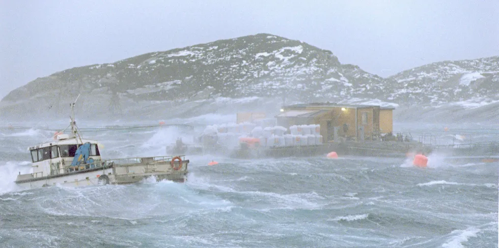 UVÆR: Det har vært tidvis sterk vind og sjø over hele Nord-Norge de siste ukene.