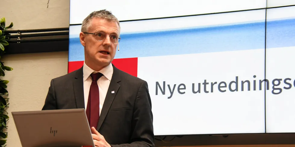 Her presenterer vassdrags- og energidirektør Kjetil Lund nye havvindplaner.