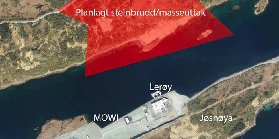 Det planlagte steinbruddet ligger like ved industriområdet på Jøsnøya, der Lerøy har laksefabrikk, og der Mowi skal bygge.