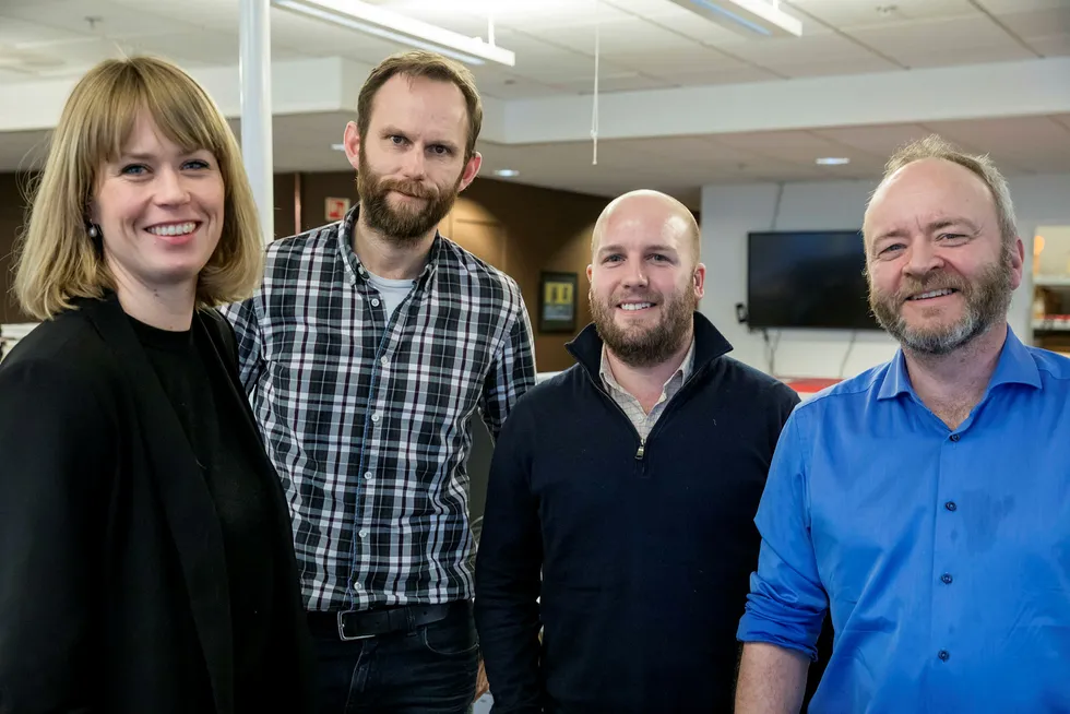 Marte Ramuz Eriksen, Bård Bjerkholt, Truls Oma Erichsrud og Thor Christian Jensen diskuterer hvor oljejobbene ble av i siste episode av podkasten Finansredaksjonen. Foto: Marte Christensen