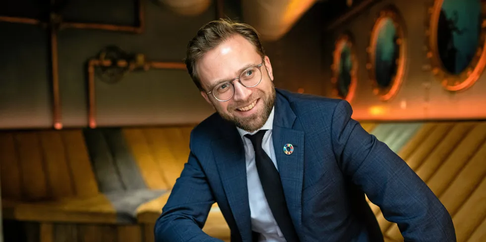 Høyres energipolitiske talsperson, Nikolai Astrup, mener regjeringspartiene bør bli med på et bredt kraftskatt-forlik for å gjøre situasjonen mer forutsigbar for kraftselskapene.