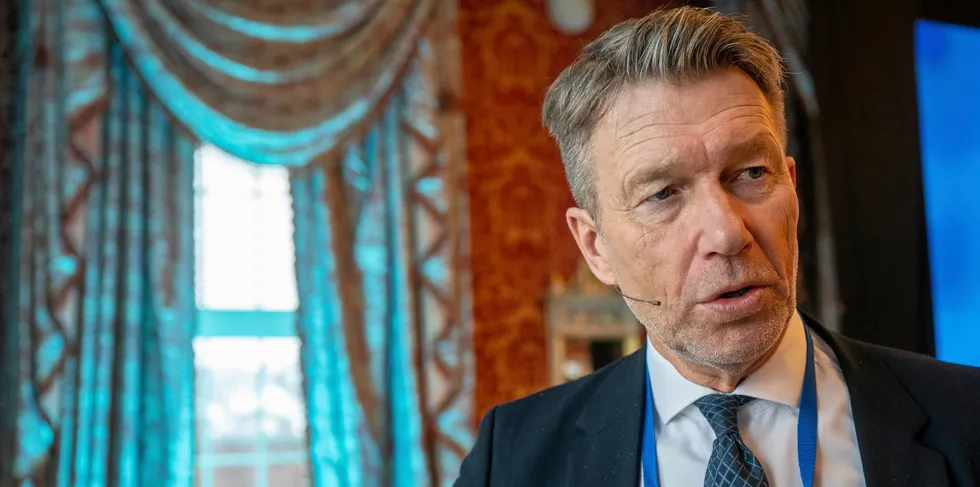 Olje- og energiminister Terje Aasland deltar på Fornybar Norges årskonferanse i Bergen.