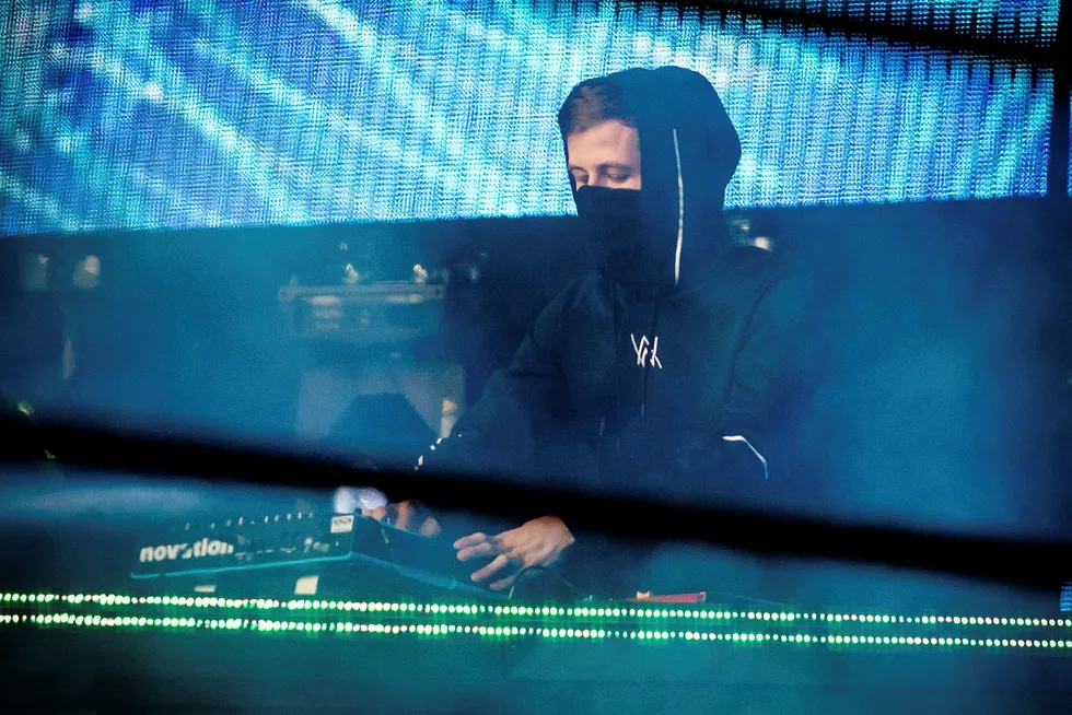 20 år gamle Alan Walker fra Bergen er blitt en verdensstjerne på to år – uten et album å vise til. Her under gratiskonserten VG-lista på Rådhusplassen i Oslo i juni.