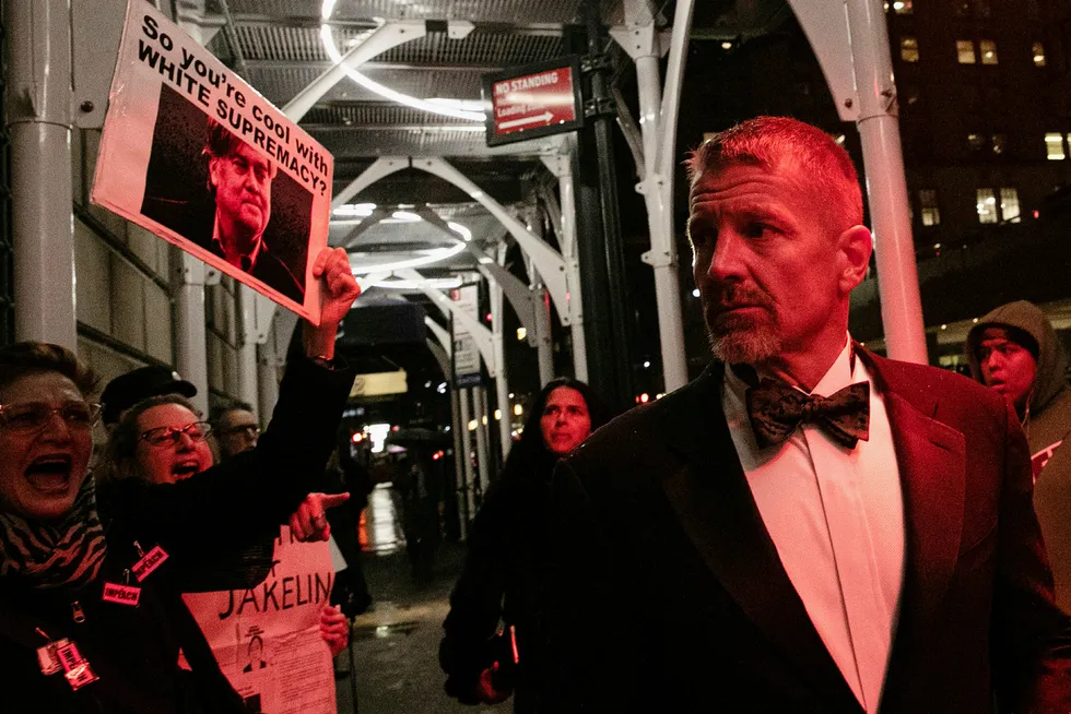 Erik Prince er omstridt, og her har demonstranter møtt opp da han ankom et gallaselskap i regi av New York Young Republican på The Yale Club of New York City i november i fjor.