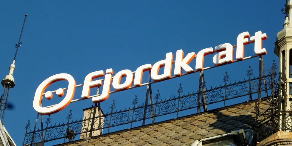 Fjordkraft og Statkraft tilbyr nå fastprisavtaler til sine bedriftskunder. Tidligere i dag ble det publisert feil priser fra Fjordkraft, men nå er disse blitt oppdatert.